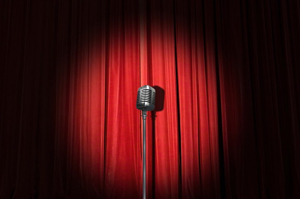 Peter Kay return to stage - Microphone